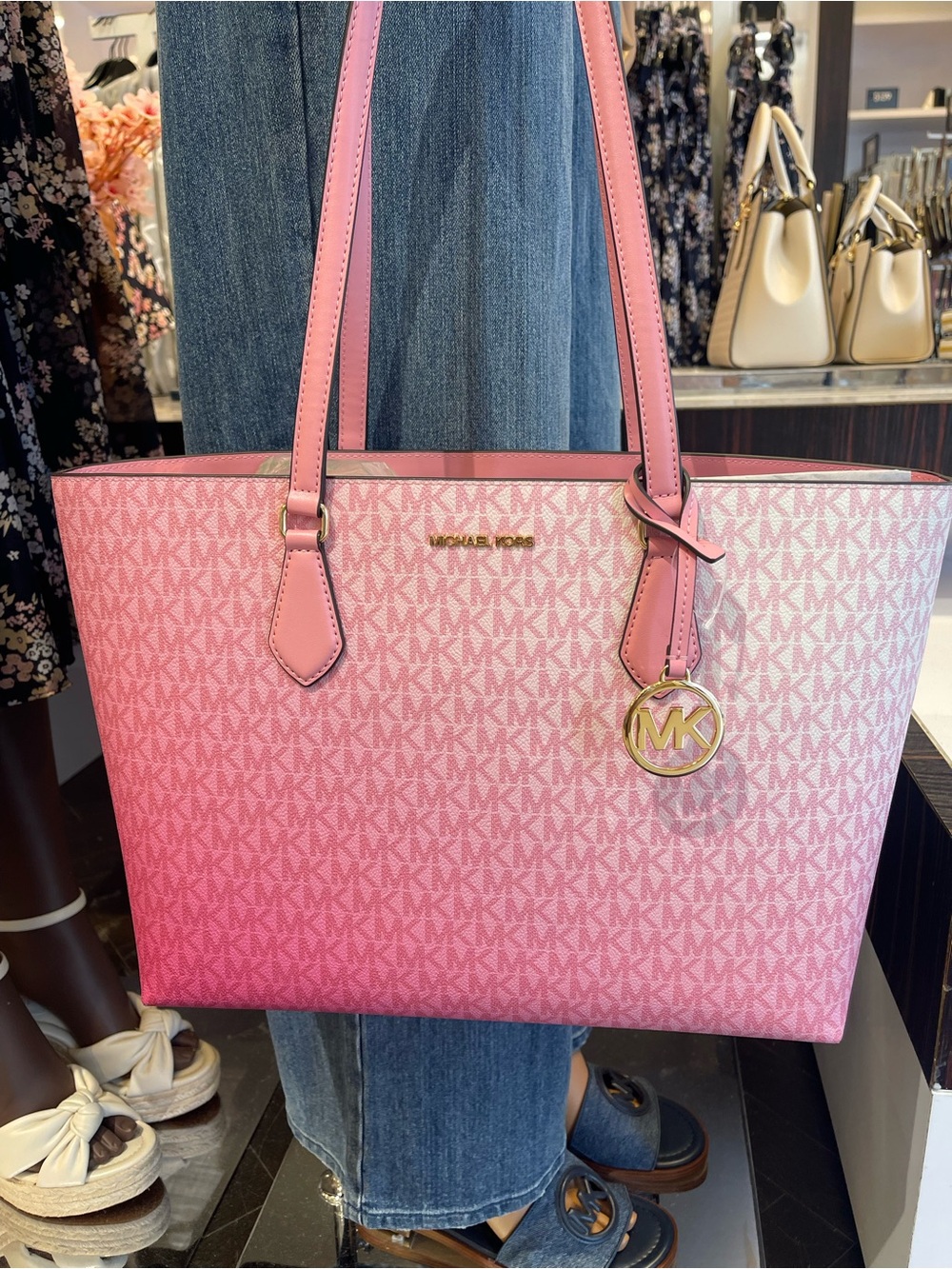 MICHAEL MICHAEL KORS SHEILA
CARNATION LG Multifunctional TOTE bag 
Carnation
NWT - Picture 15 of 16